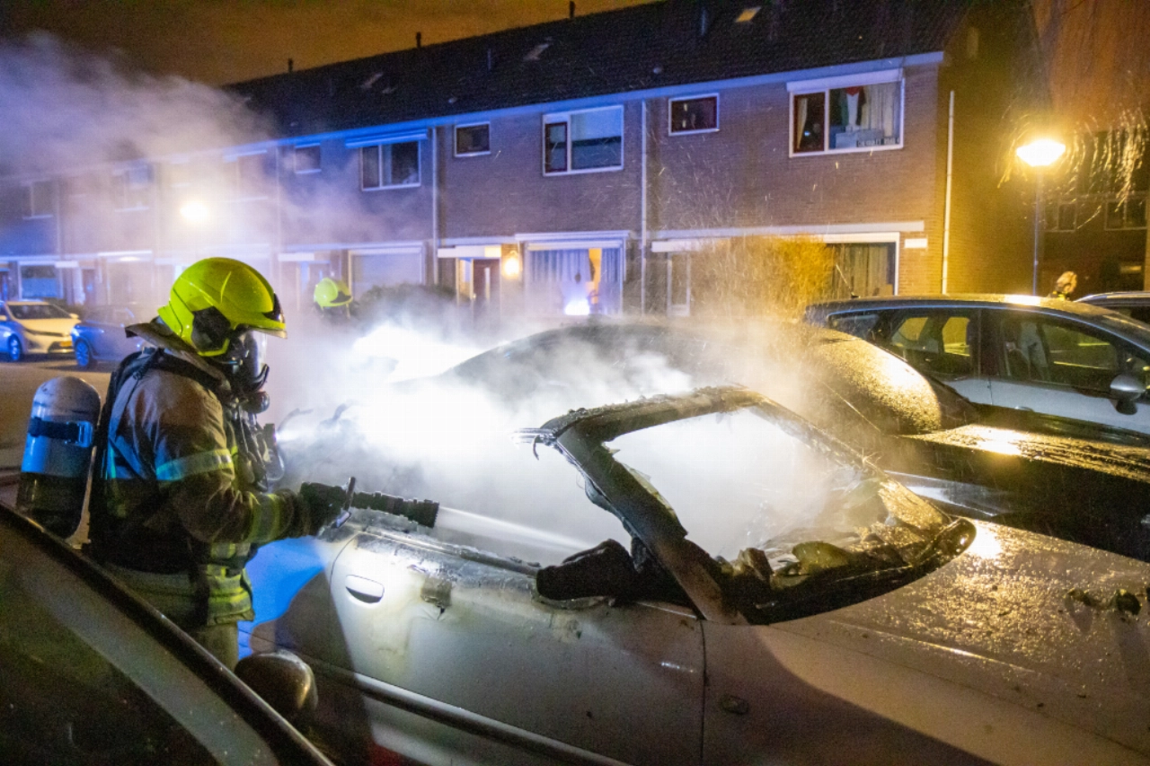 Auto's uitgebrand in Buizerdstraat door brandstichting